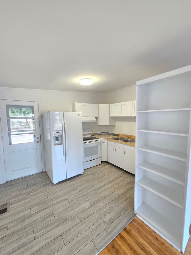 Foto del edificio - SUNSET PARK - **MOVE IN SPECIAL: $500 OFF ...