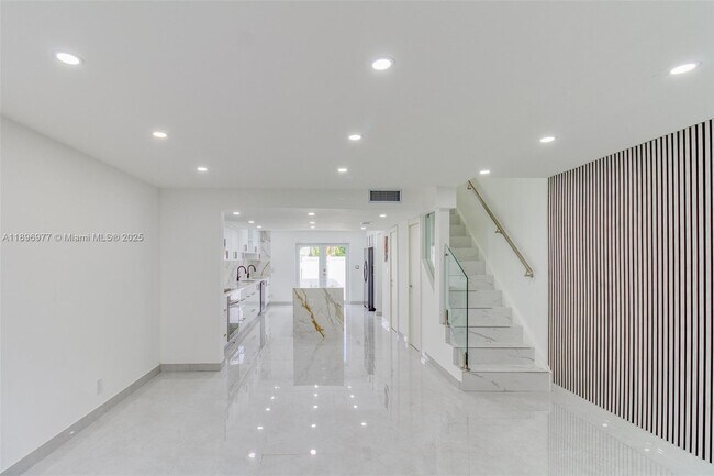 Building Photo - 5235 SW 40th Ave