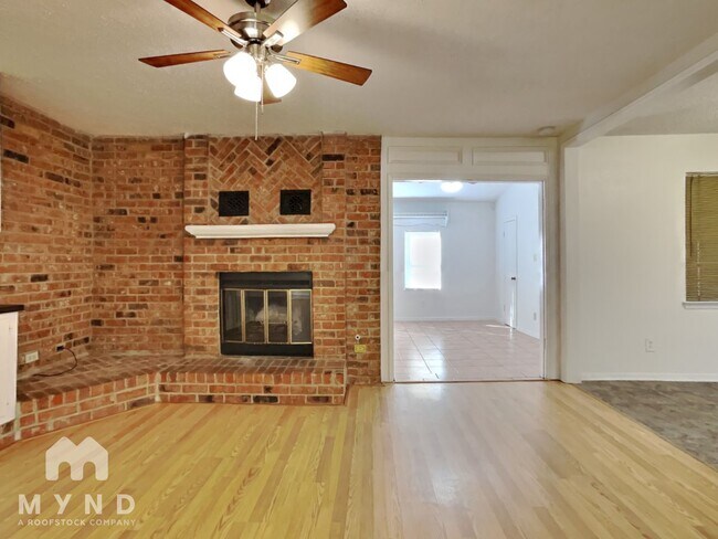 Building Photo - 1009 Stadium Dr