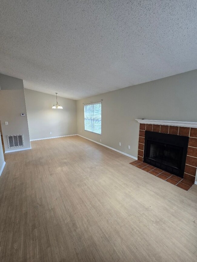 Foto del edificio - 2-Bedroom, 2-Bathroom Condo in Tampa