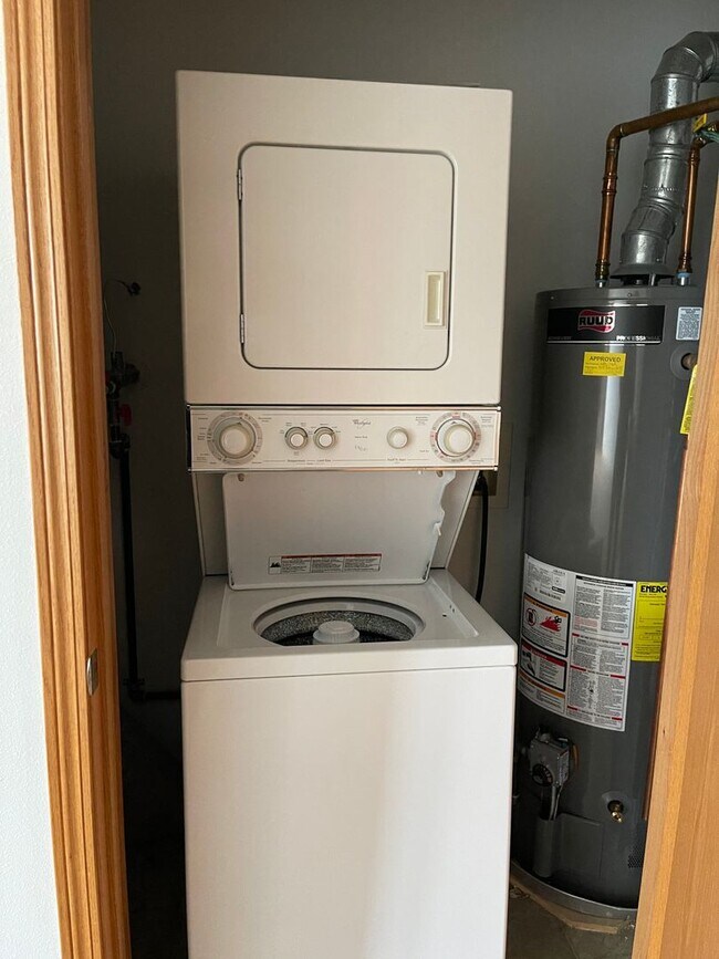 Foto del edificio - 1 Bedroom Apartment Available August 1st, ...