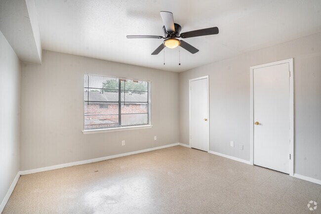 2 habitaciones, 1,5 baños - 111 m² - Dormitorio principal - Leonora Square- All Bills Paid