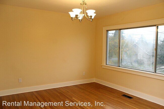 Foto del edificio - 2 br, 1 bath House - 3423 NE 54th Avenue