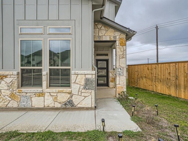 Building Photo - 2800 Sebring Cir