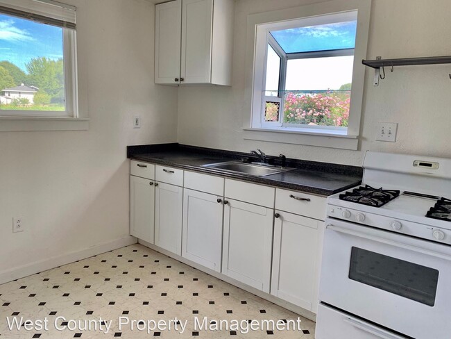 Building Photo - 2 br, 1 bath House - 4607 Gravenstein Hwy. N.