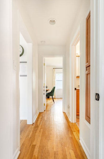 Building Photo - Charming 2-Bedroom Main-Floor Home with Fenced Yard & Garage