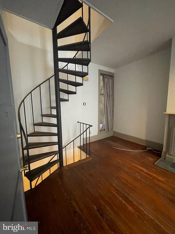 Building Photo - 222 Warren Ave