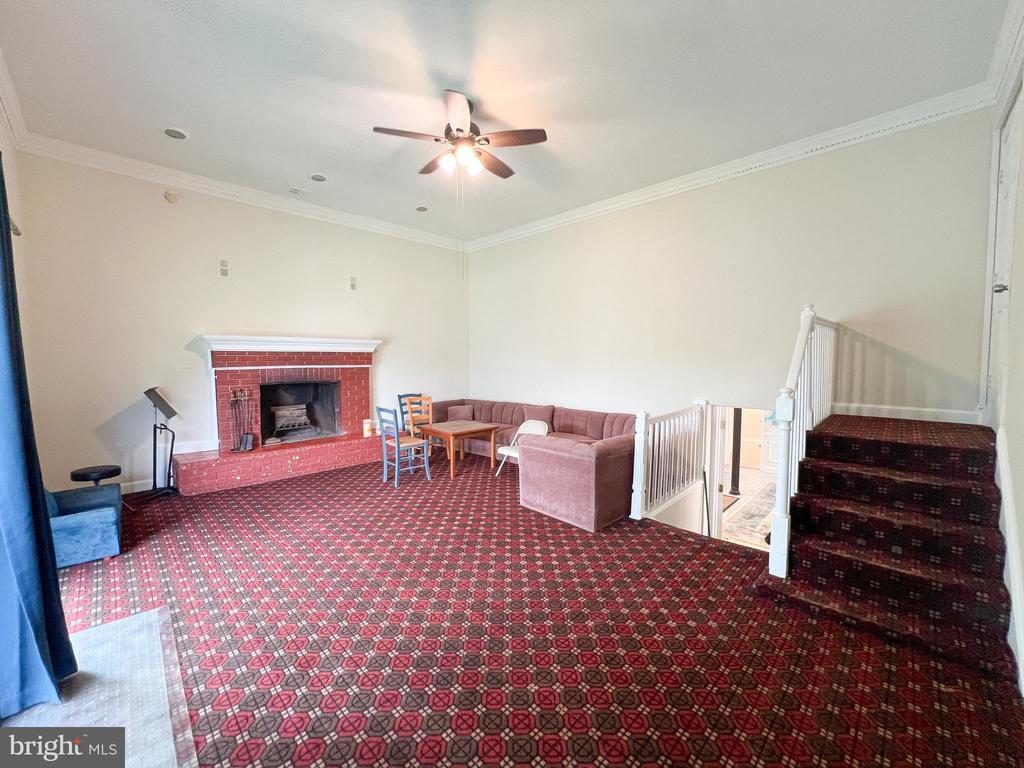 Foto principal - 10209 Douglas Ave