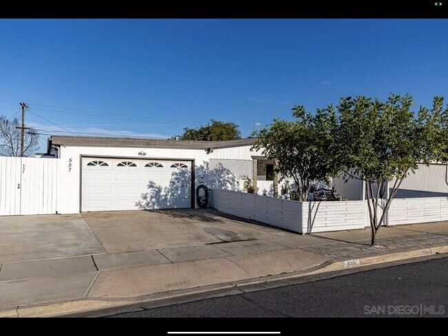 Building Photo - 555 Marble St