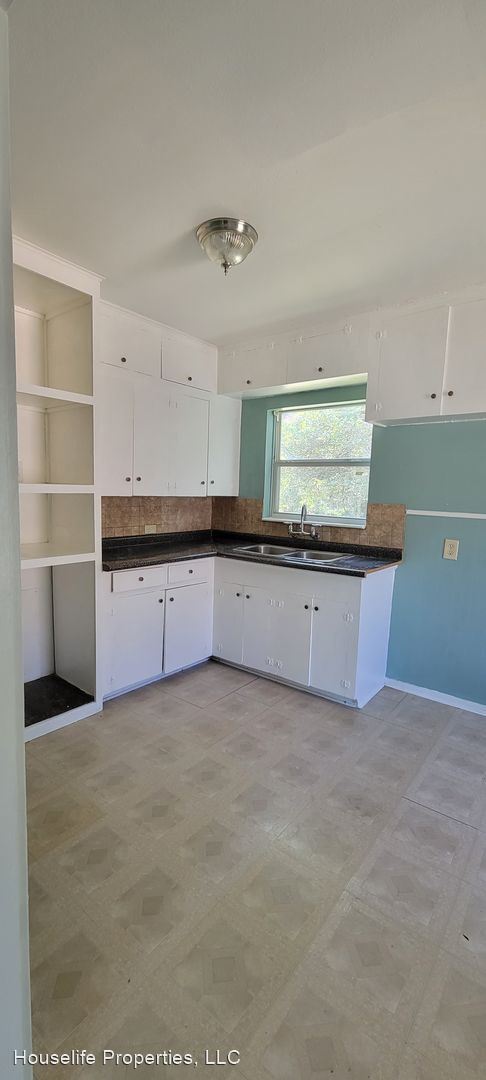 Building Photo - 2 br, 1 bath House - 410 W 75th
