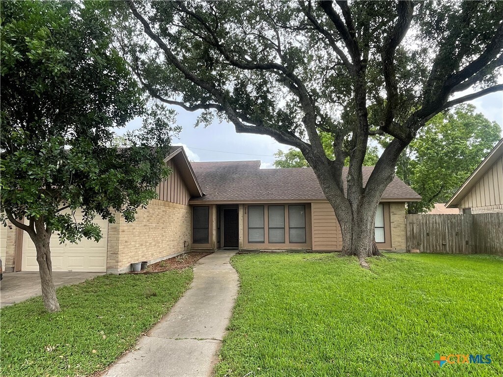 Foto principal - 218 Navajo Dr
