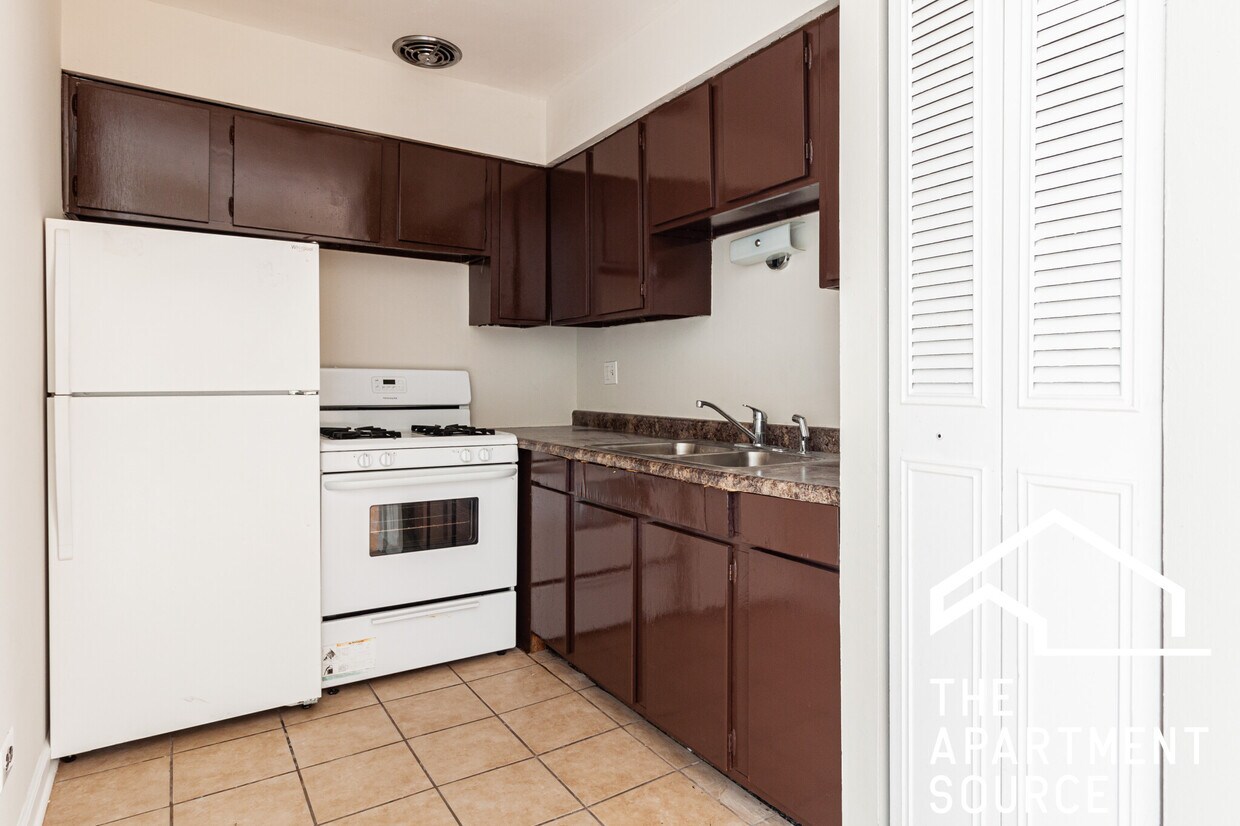Foto principal - 5917 N Kenmore Ave