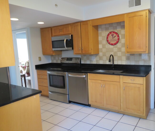 Building Photo - 117 Rivershire Ln