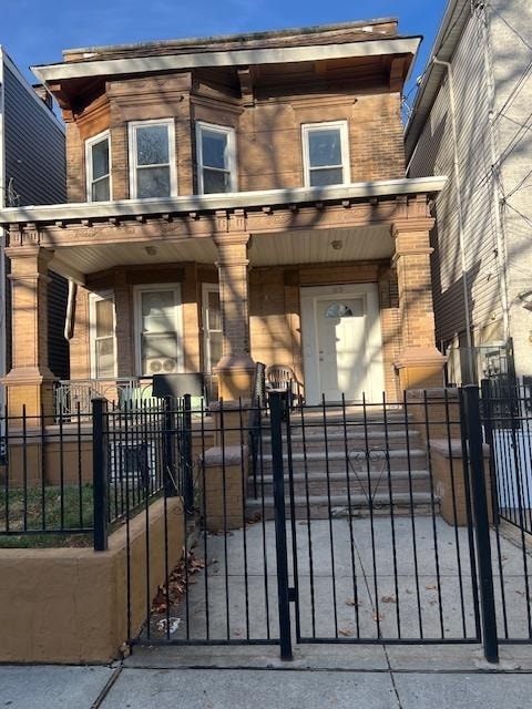 Building Photo - 83 Clerk St