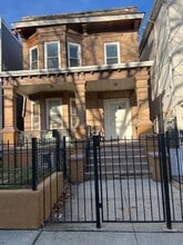 Building Photo - 83 Clerk St