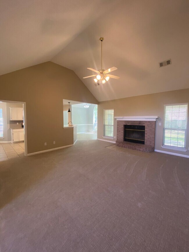 Building Photo - 1112 Panola Cir