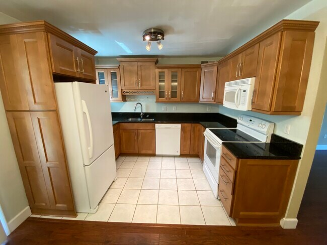 Building Photo - 1022 Carriage Dr