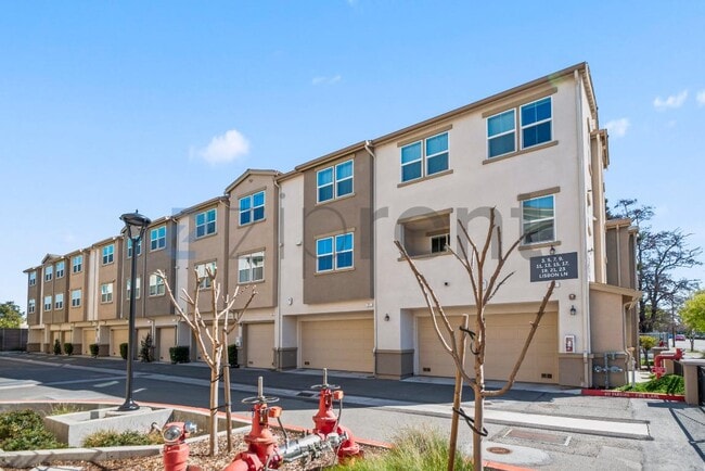 Foto del edificio - 15 Lisbon Ln