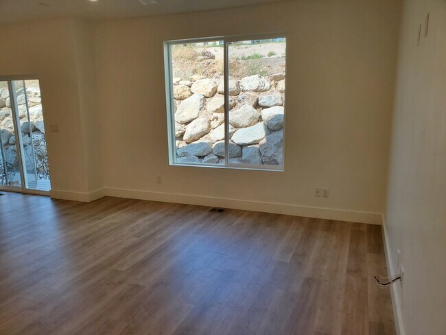 Foto del edificio - 980 W Vista Ridge Dr