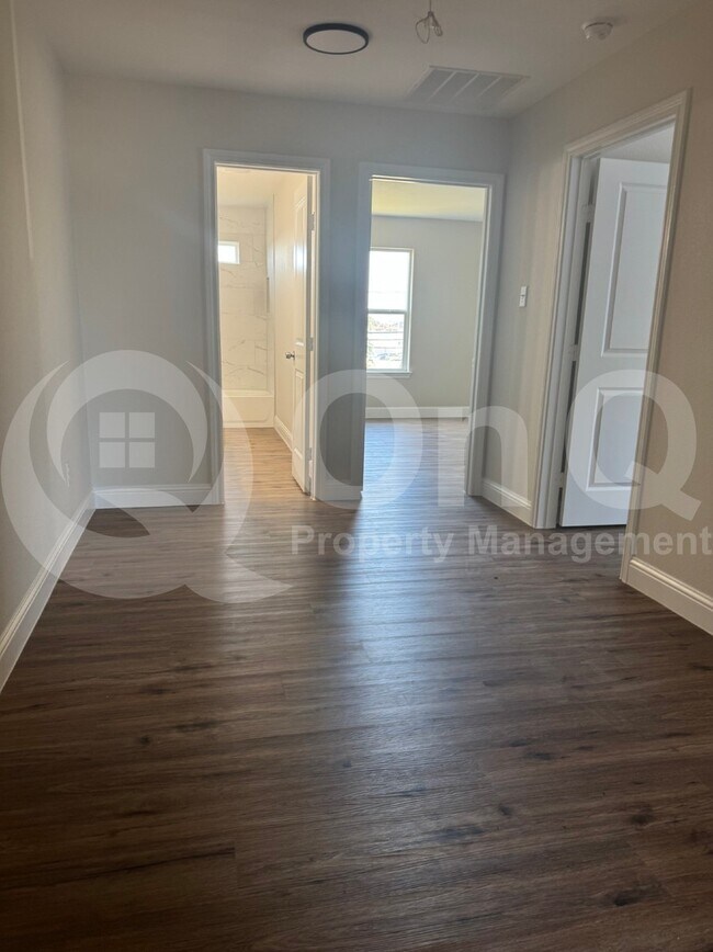 Foto del edificio - 8003 W Elizabeth Ln