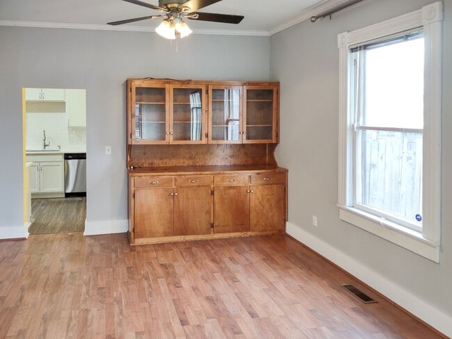 Building Photo - 506 SE 6th Ave