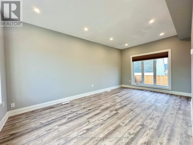 Photo du bâtiment - 39 Grove Ave