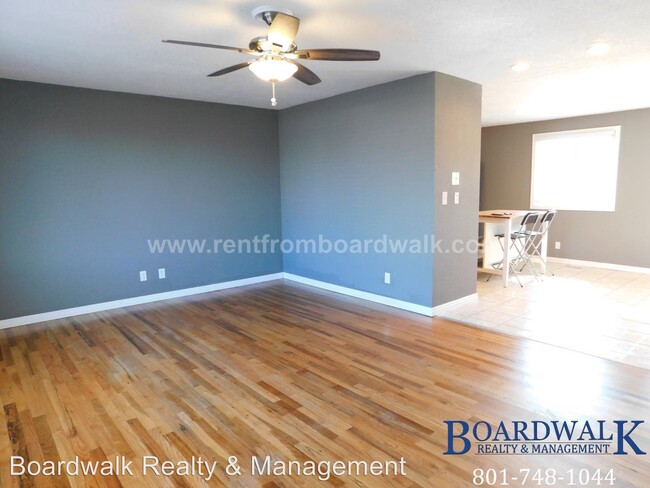 Building Photo - 3 br, 1 bath House - 1234 E Sego Lily Dr