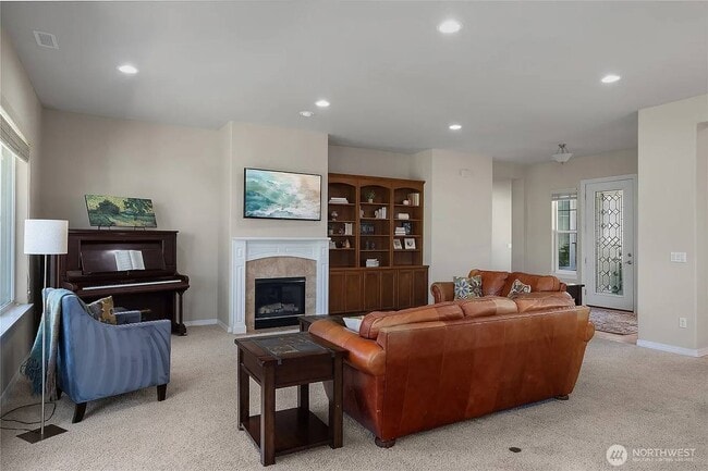 Building Photo - 508 Ranger Dr SE