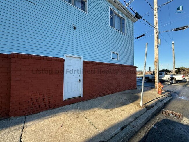 Foto del edificio - 297 Lindsey St