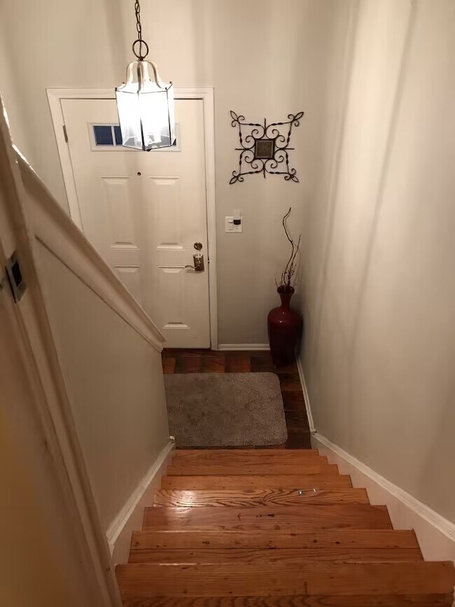 Entrada - 553 W Park Ave