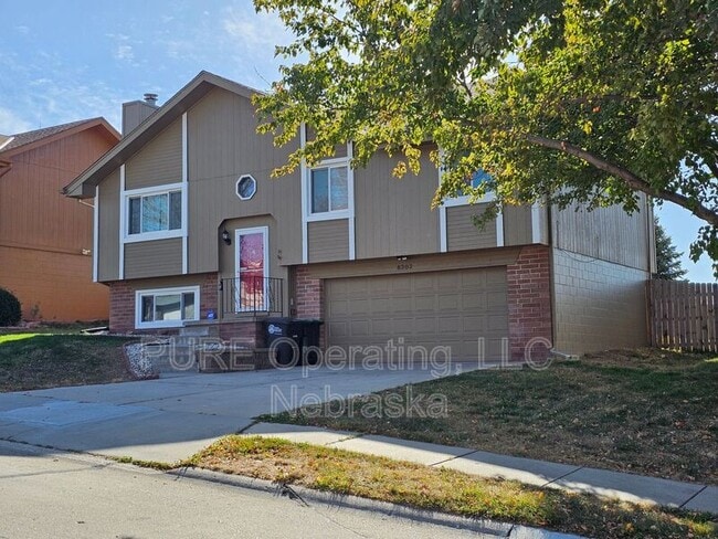 Foto del edificio - 8303 Vernon Ave