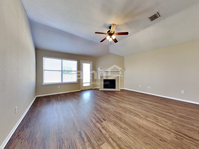 Foto del edificio - 14149 Filly St