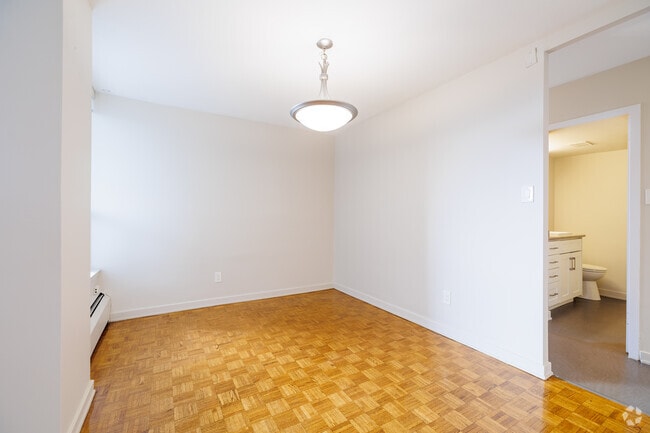 2BR, 2BA - Dining - 1172 SF - Brookbanks Apartments