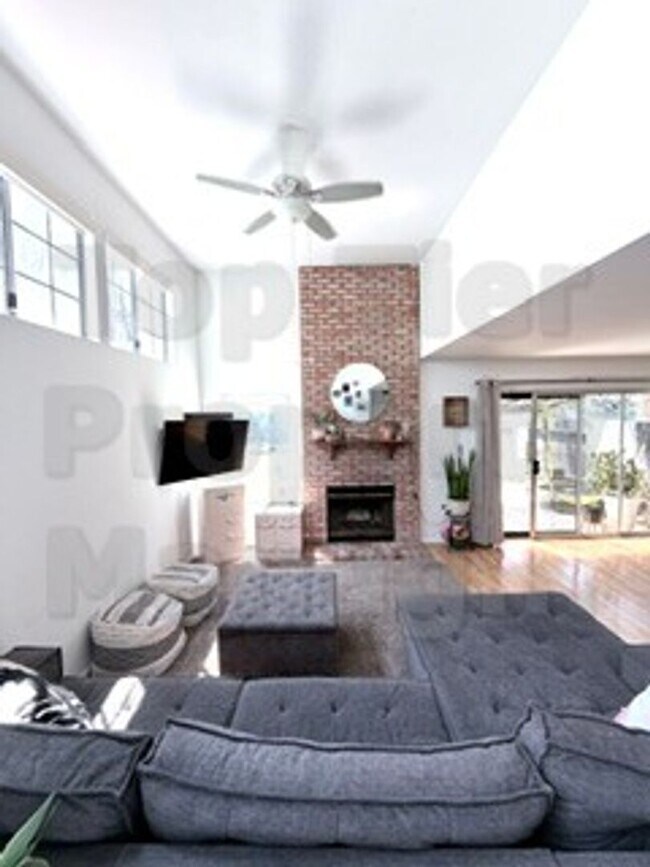 Foto del edificio - 4271 Esperanza Way
