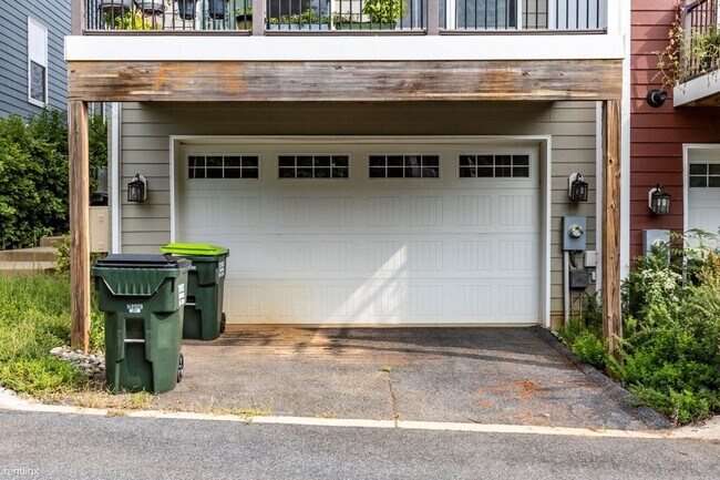 Foto del edificio - 3 br, 3.5 bath House - 988 Belvedere Way