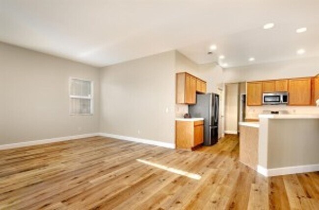 Building Photo - 3 Bedrooms Plus a Den - South Reno Stunner...