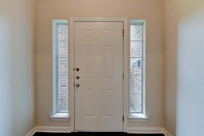 Building Photo - 9606 Ashville Dr