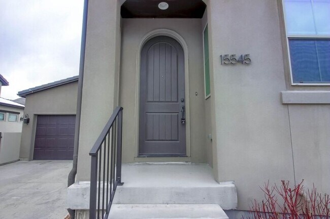 Foto del edificio - 15545 W Harvard Ave