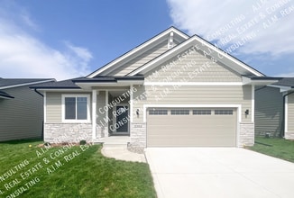 Building Photo - 3302 NE Fawn Ln