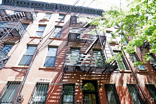 Building Photo - 535 Clinton St