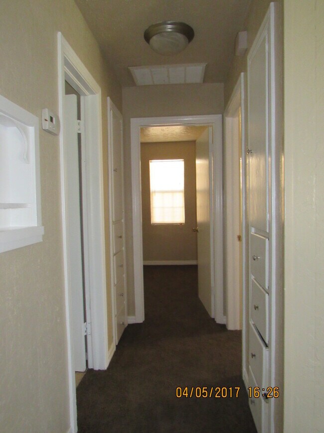 Building Photo - Pet Friendly :) SECTION 8 ACCEPTED!