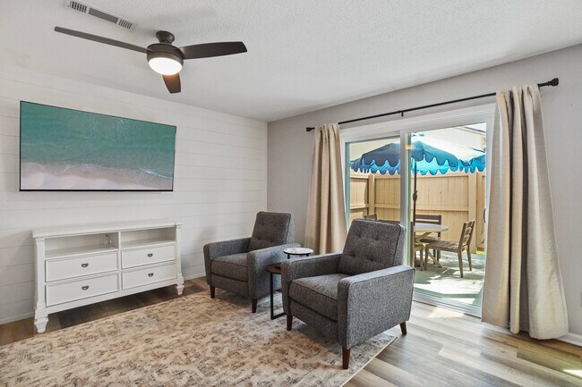 Foto del edificio - 17462 Front Beach Rd