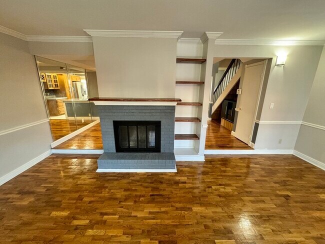 Foto del edificio - BEAUTIFUL TOWNHOME READY FOR RENT IN VIRGI...