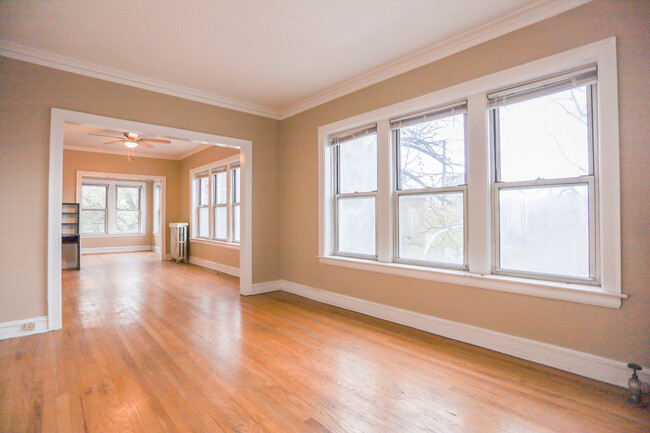 Building Photo - 5149 N Troy St