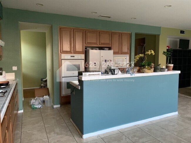 Building Photo - 27922 Hide Away Ct