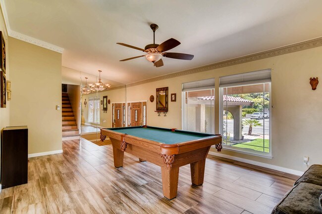 Sala de estar - 7474 Puritan Ave