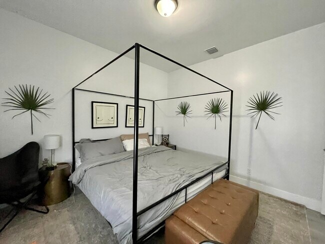 Building Photo - 1029 Mango Dr