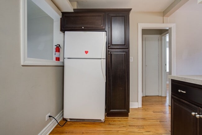 Building Photo - MOVE IN SPECIAL!! Charming 3 Bed, 3 Bath T...