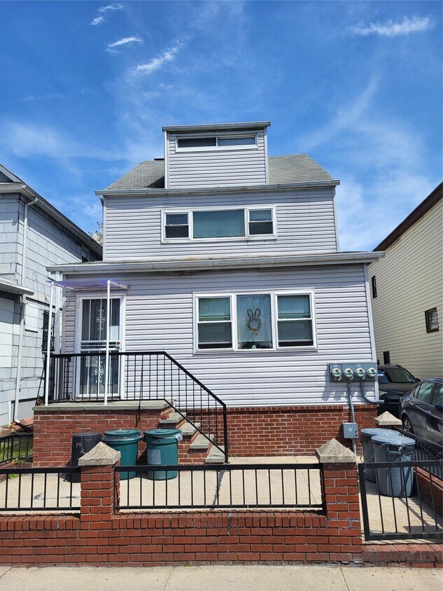 Foto principal - 42-33 78th St