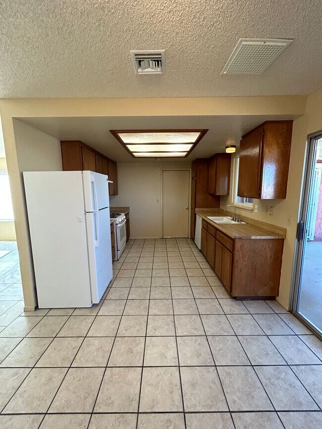 Foto del edificio - 3 Bedroom 2 bath Home in Chocolate Drop Area of 29 Palms